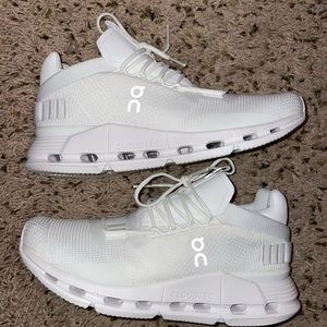 NWOT Women's ON Cloudnova White sneakers